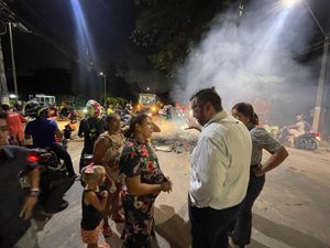 Leonardo Dias intermedeia fim de protesto por transporte escolar e articula reunião entre população e prefeitura