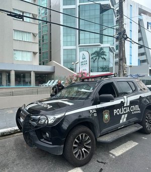 Homem usa documento falso em hotel na Pajuçara e polícia descobre mandados de roubo contra ele