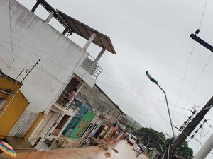 Equatorial emite nota sobre poste inclinado em Jacuípe 