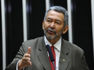 Deputado Paulão desmente Teófilo e diz que destinou emendas para Arapiraca