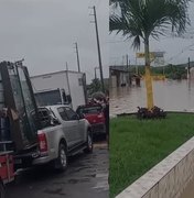 Com rodovia inundada, motoristas fazem fila sem conseguir passar em São Luís do Quitunde