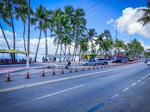 Prefeitura inicia ampliação definitiva do passeio na orla de Ponta Verde