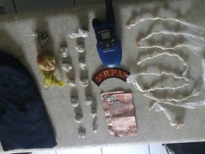 Polícia apreende drogas, dinheiro e documentos em Maceió