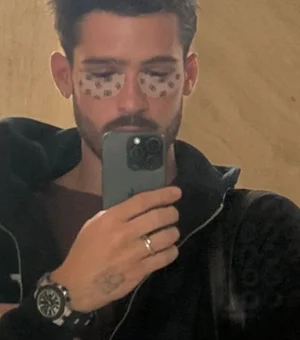João Guilherme posa de saia e ganha elogios dos fãs na web