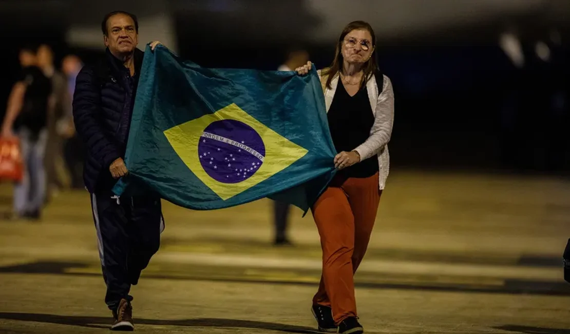 Vivi para contar: 'Vi um míssil ser abatido por cima de minha cabeça', diz brasileira resgatada em Israel