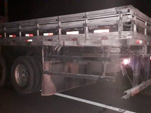 Motociclista colide em caminhão na AL 115, em Girau do Ponciano