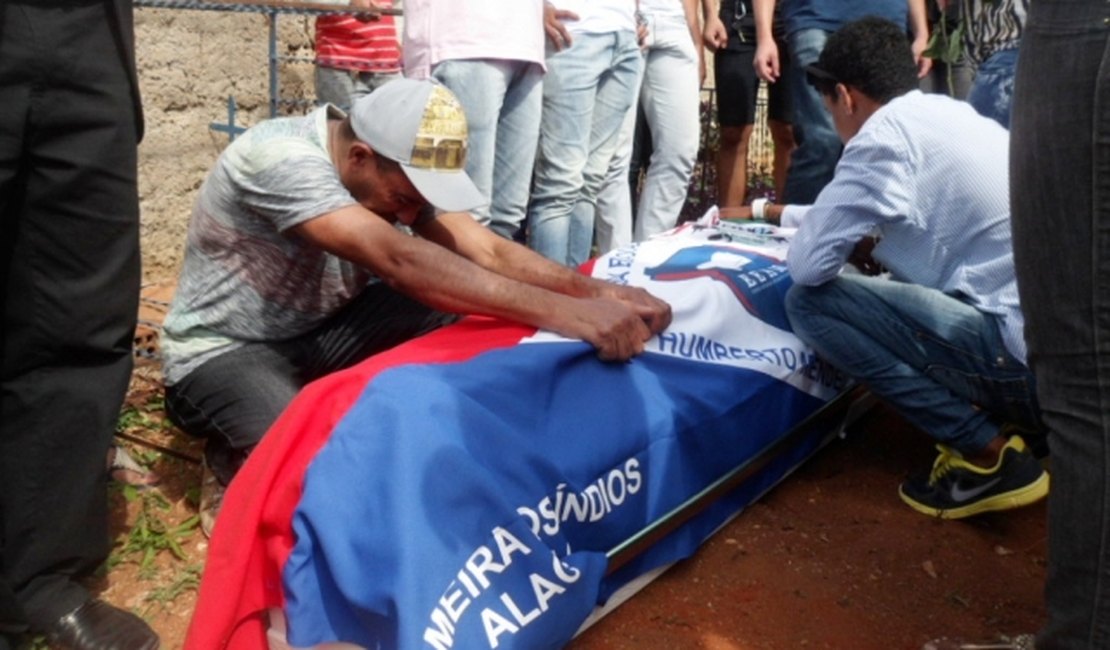 Estudante de Palmeira dos Índios que morreu afogada no rio São Francisco é enterrada