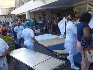 Bombeiros combatem incêndio no Hospital Balbino, em Olaria