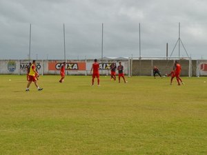 Com João Carlos confirmado no gol, CRB embarca para enfrentar o Boa Esporte