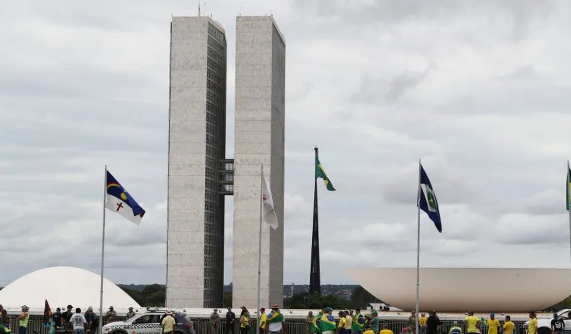 ''Legislativo responderá à altura'', diz Luciano Bivar sobre invasão em Brasília
