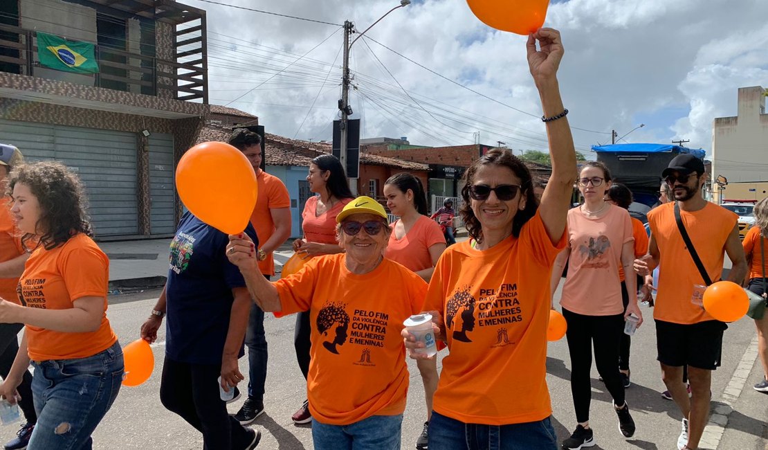 Mulheres fazem caminhada em Arapiraca contra a violência