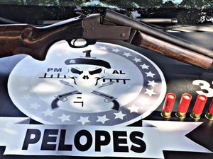 Após denúncia, PM apreende espingarda e munições na zona rural de Feira Grande