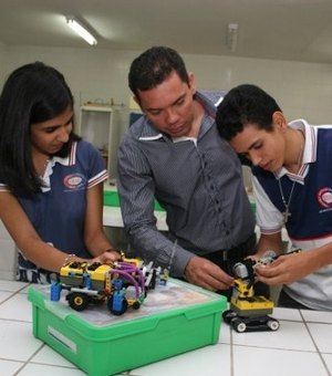 Alunos de escola de São Miguel constroem mão biônica