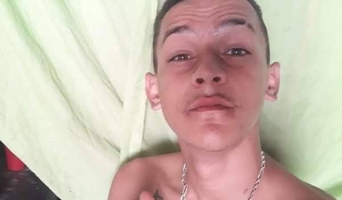 Jovem de 22 anos é executado a tiros dentro de casa no bairro Planalto, em Arapiraca