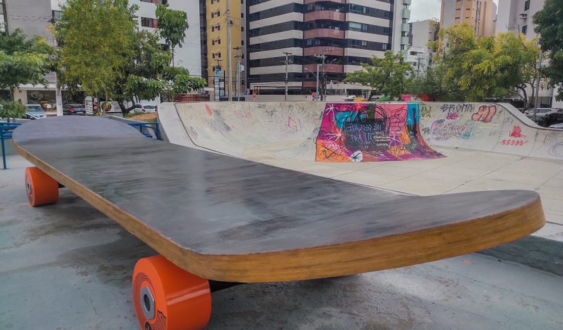 Skate de 8 metros é novo espaço criativo na Praça do Skate