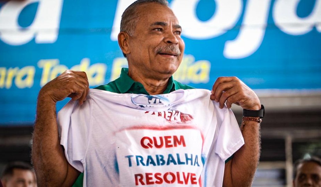 Deputado Tarcizo Freire lança campanha pelas ruas de Arapiraca com apoio da juventude