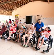 Casa dos Velhinhos de Arapiraca recebe uma tonelada de alimentos do Programa Alagoas Sem Fome