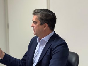 Prefeito anuncia pagamento antecipado dos salários dos servidores de Maragogi