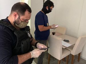 Polícia Civil procura suspeito de envolvimento em roubo de smartphones