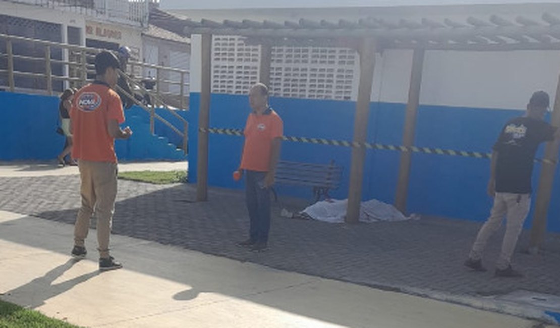 Homem é morto com tijolo em praça pública de Palmeira dos Índios