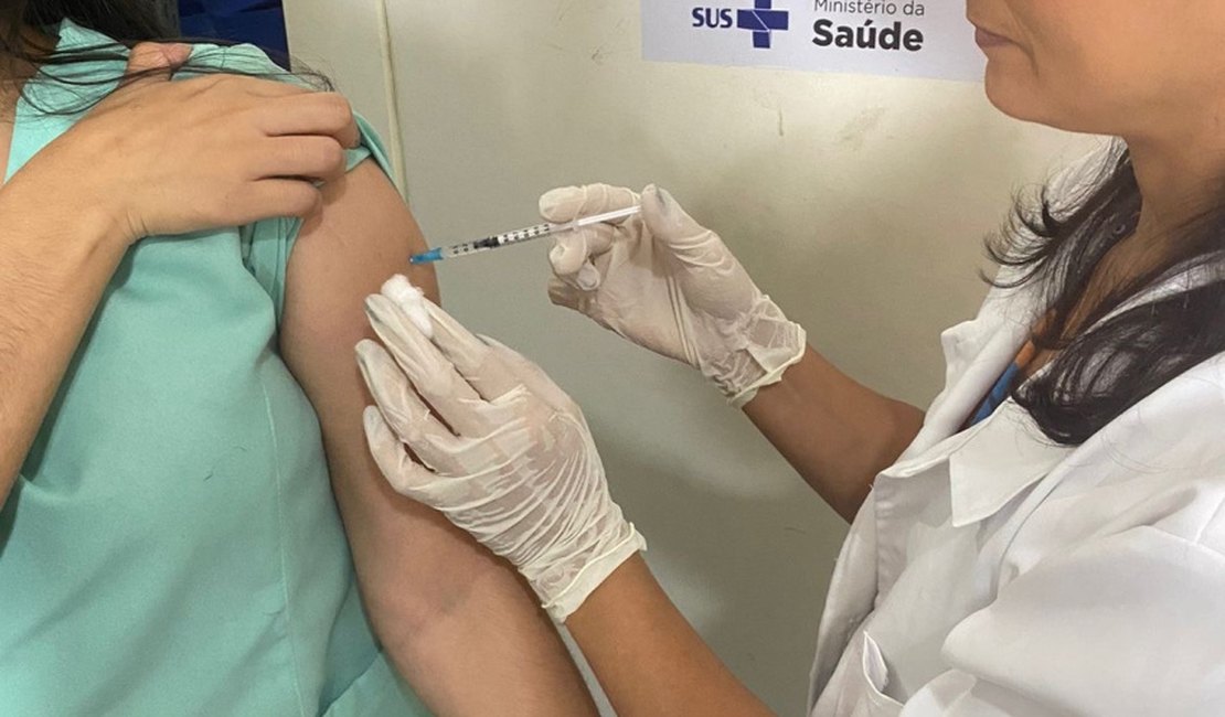 Vacinação contra Influenza e Pneumonia é ampliada para pacientes acamados em Maceió
