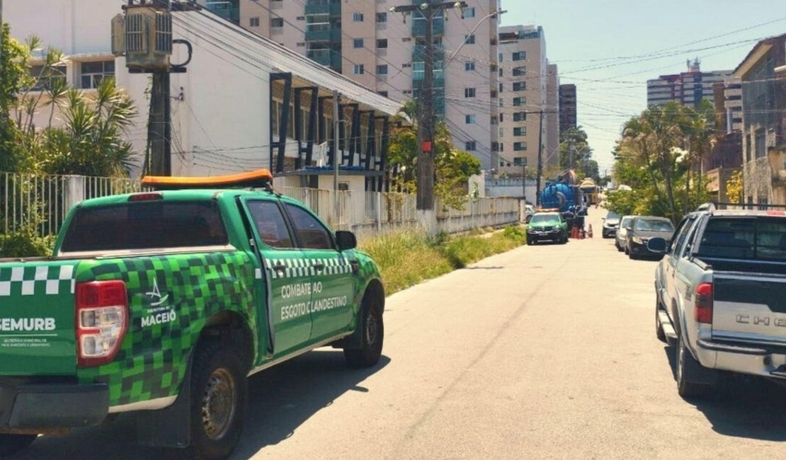 Operação identifica descarte irregular de efluentes em galeria pluvial no Farol