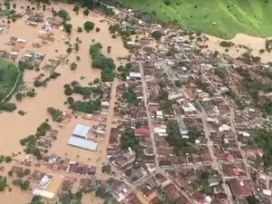 Alagoas disponibiliza Defesa Civil e grupamento aéreo para ajudar governo da Bahia