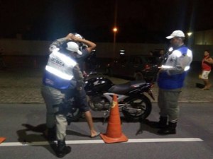Quase 40 pessoas são autuadas por irregularidades de trânsito