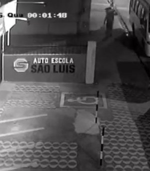 [Vídeo] Furto em salão de beleza gera prejuízo de R$ 11 mil no bairro Cacimbas, em Arapiraca