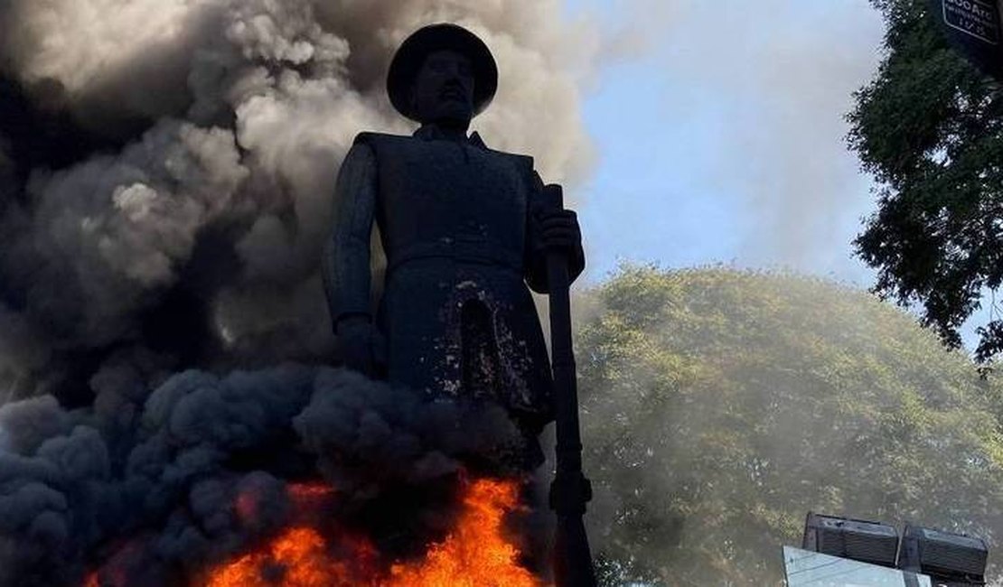 Justiça manda prender suspeito de incendiar estátua do Borba Gato