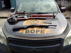 Diversas armas e munições foram apreendidas na zona rural de Rio Largo