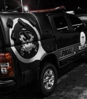 Homem invade residência pelo quintal e furta celular em Penedo