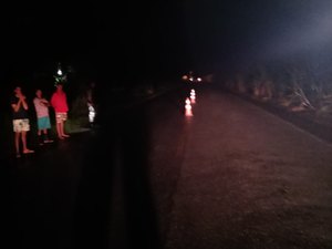 Mulher morre após ser atropelada na AL-210, em Atalaia; condutor foge