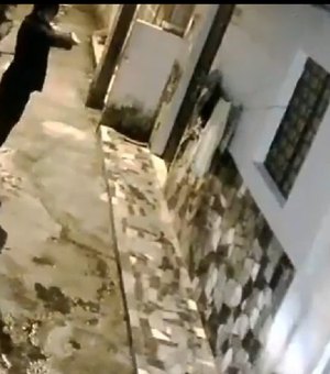 [Vídeo] Câmeras de segurança flagram autores de homicídio ocorrido no Barro Duro