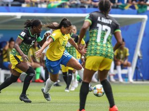 Brasil está enfrentando Jamaica precisando de vitória para chegar às oitavas