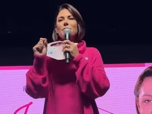 Michelle Bolsonaro critica desfile com latas na Sapucaí: “Fé exposta a escárnio”