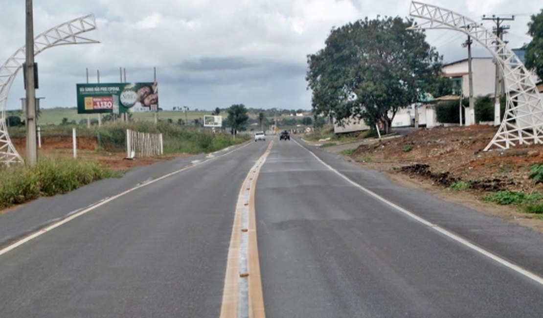 Trecho da AL-220 será interditado para a fixação de pórtico de Arapiraca