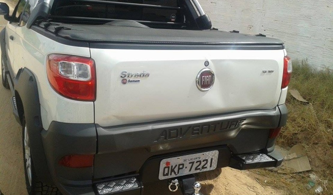 Caminhão colide na traseira de veículo em frente ao shopping de Arapiraca