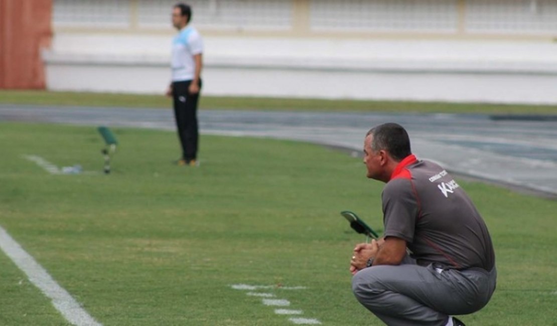 Técnico Mazola Jr. não dá  entrevista após classificação do CRB