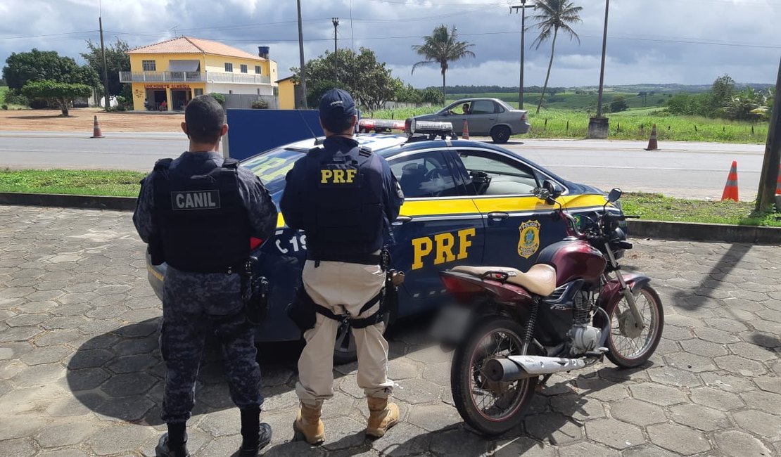 Homem é preso com moto roubada na BR 101 em São Sebastião