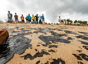 Governo de Alagoas segue com monitoramento de óleo nas praias 