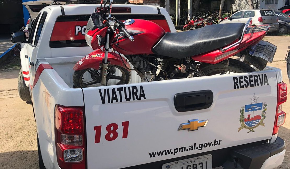 [Vídeo] Rapaz tem moto furtada e chora ao encontrar veículo quebrado em estrada de Arapiraca