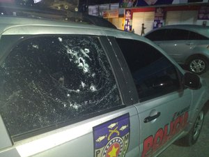 Em fuga, suspeitos de assaltos disparam contra viatura da PM