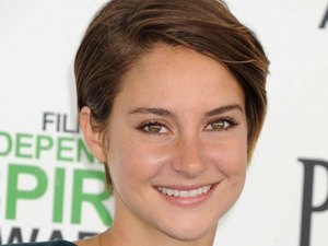 Atriz de A Culpa é das Estrelas é presa em protesto