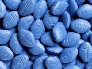 Indiano sofre fratura peniana após 'ereção eterna' causada por viagra 
