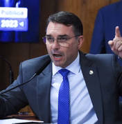 Justiça manda X identificar perfis que ligam Flávio Bolsonaro ao crime organizado