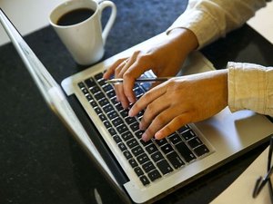 Novas regras sobre home office entram em vigor nesta segunda; veja o que muda