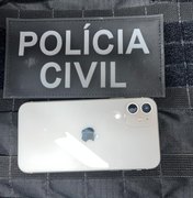 Dupla é presa por receptação após compra de celular na Feira do Rato