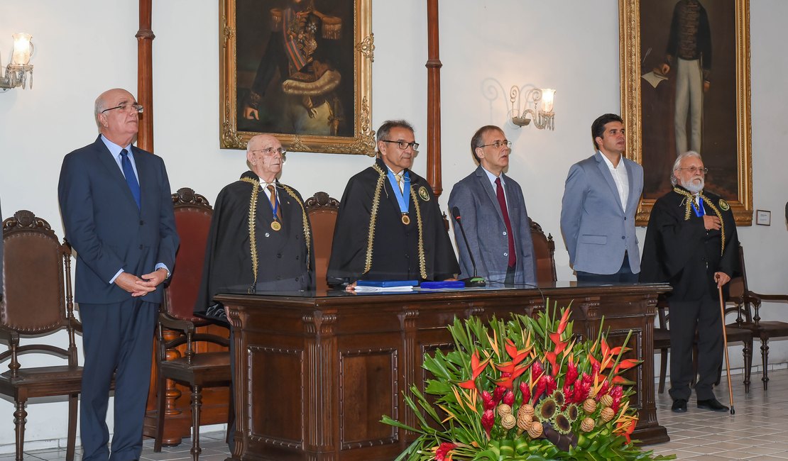 Prefeito de Maceió participa do centenário da Academia Alagoana de Letras