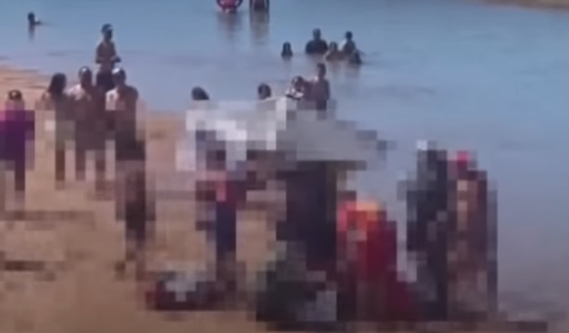 Mulher morre após afogamento na Praia da Sereia, em Maceió